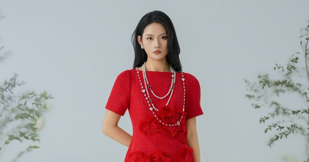 Hóa nàng thơ cùng váy đính hoa 3D đầy sức sống