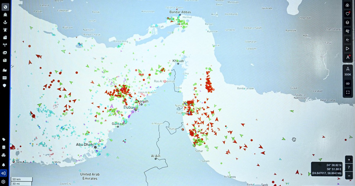 Tàu nào vẫn đi qua eo biển Hormuz dù bị Iran phong tỏa?