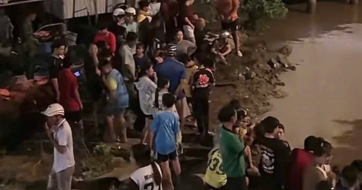 Bé gái 3 tuổi ở Cà Mau rơi xuống sông tử vong