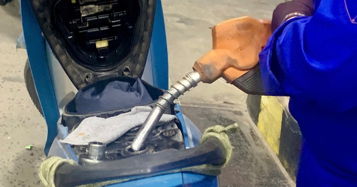 Giá xăng dầu đồng loạt giảm mạnh, có loại giảm gần 8.000 đồng/lít