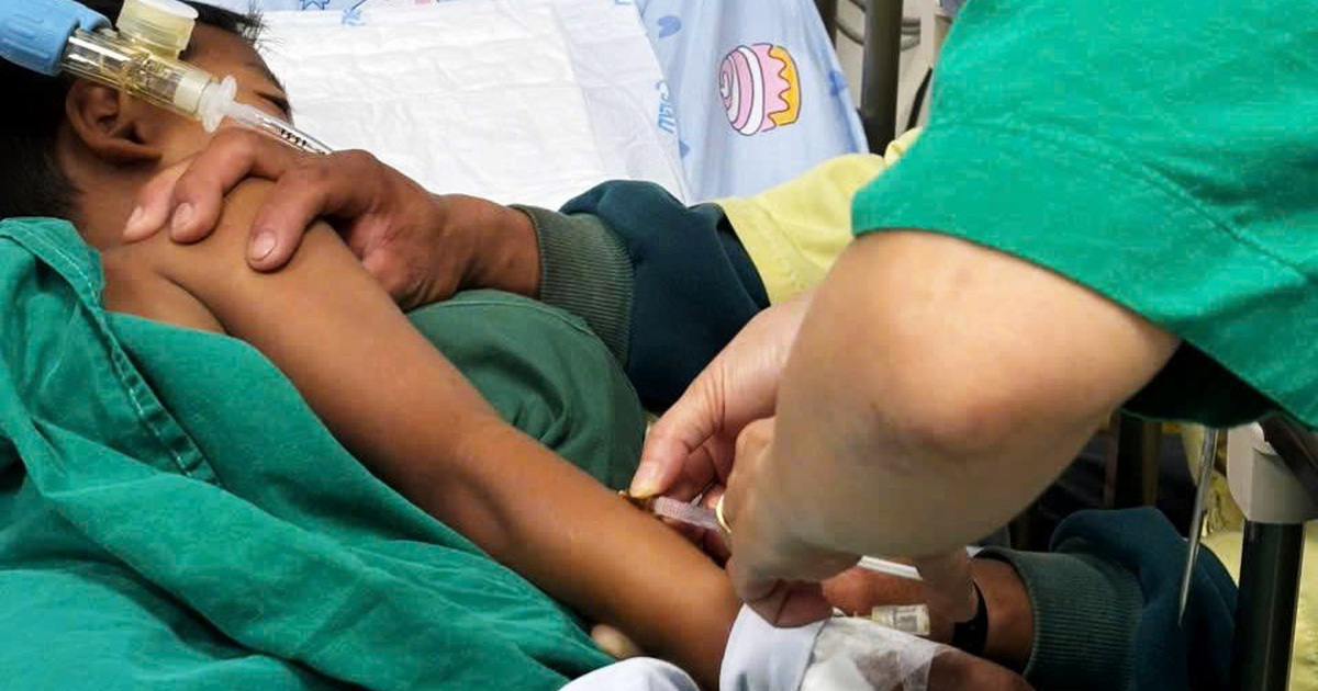 Xuyên đêm truyền thuốc giải độc Botulinum cứu bệnh nhi