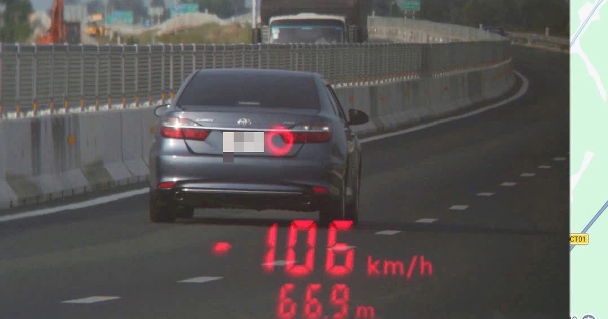 Hàng chục ô tô chạy quá tốc độ trên cao tốc Cần Thơ - Hậu Giang