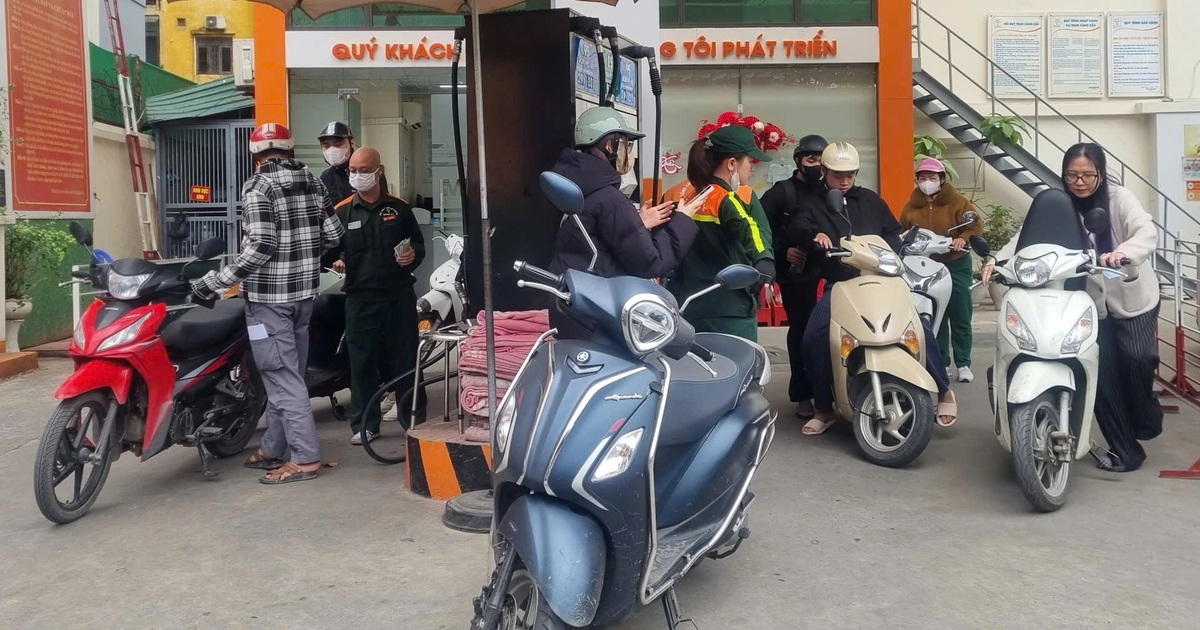 Giá xăng RON95-III tăng 335 đồng/lít, E5RON92 giảm 447 đồng/lít