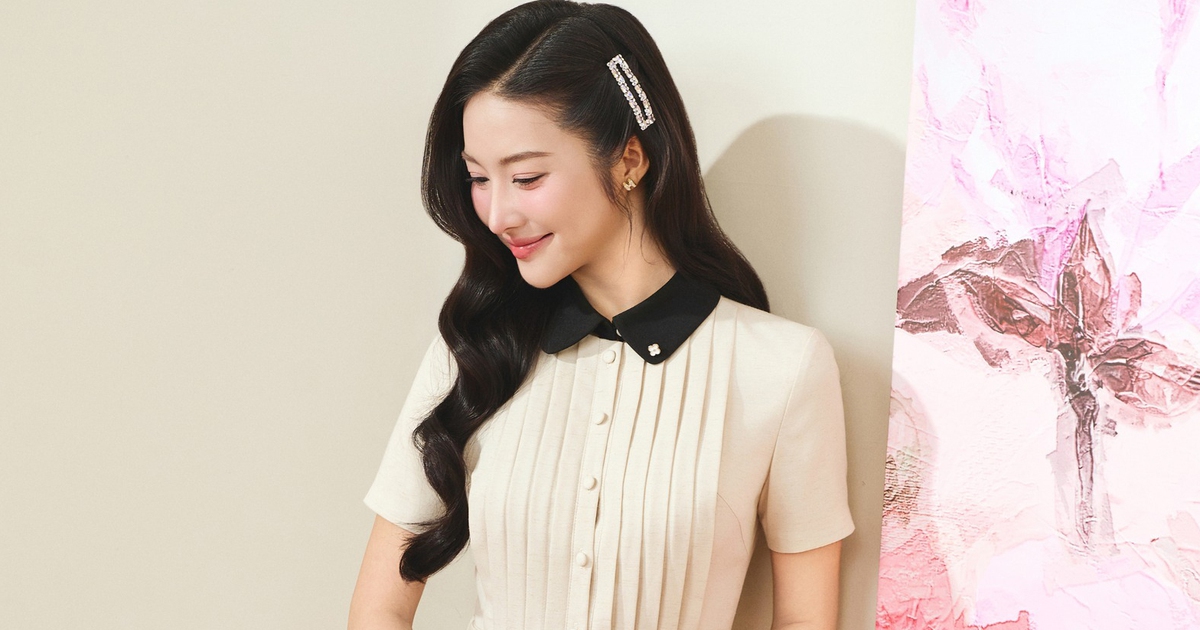 Váy xếp ly, điểm nhấn cho phong cách công sở hiện đại