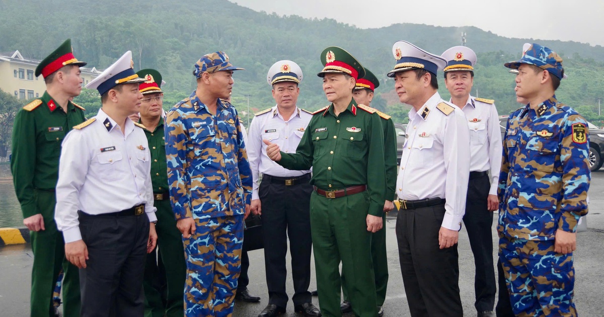 Bộ Quốc phòng kiểm tra công tác sẵn sàng chiến đấu bảo vệ bầu cử tại Vùng 3 Hải quân