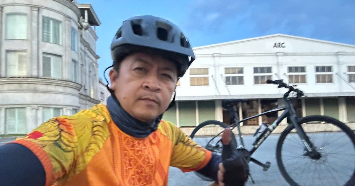 Giá xăng tăng: Bỏ xe máy, đạp xe đi làm có khó không?