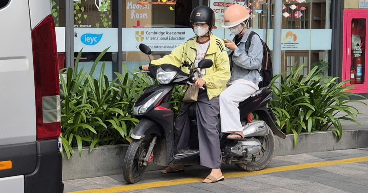 Giá xăng cao, 'đi chung xe' bỗng nên hot trở lại