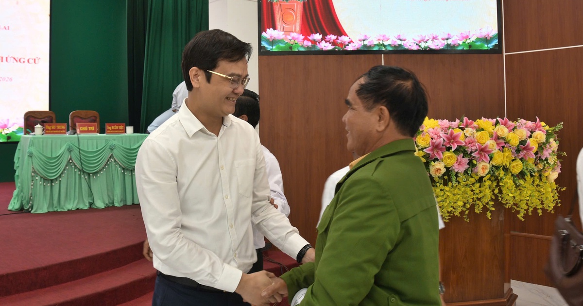 Cử tri gửi gắm ứng viên trẻ: Làm sao để thanh niên không phải rời quê