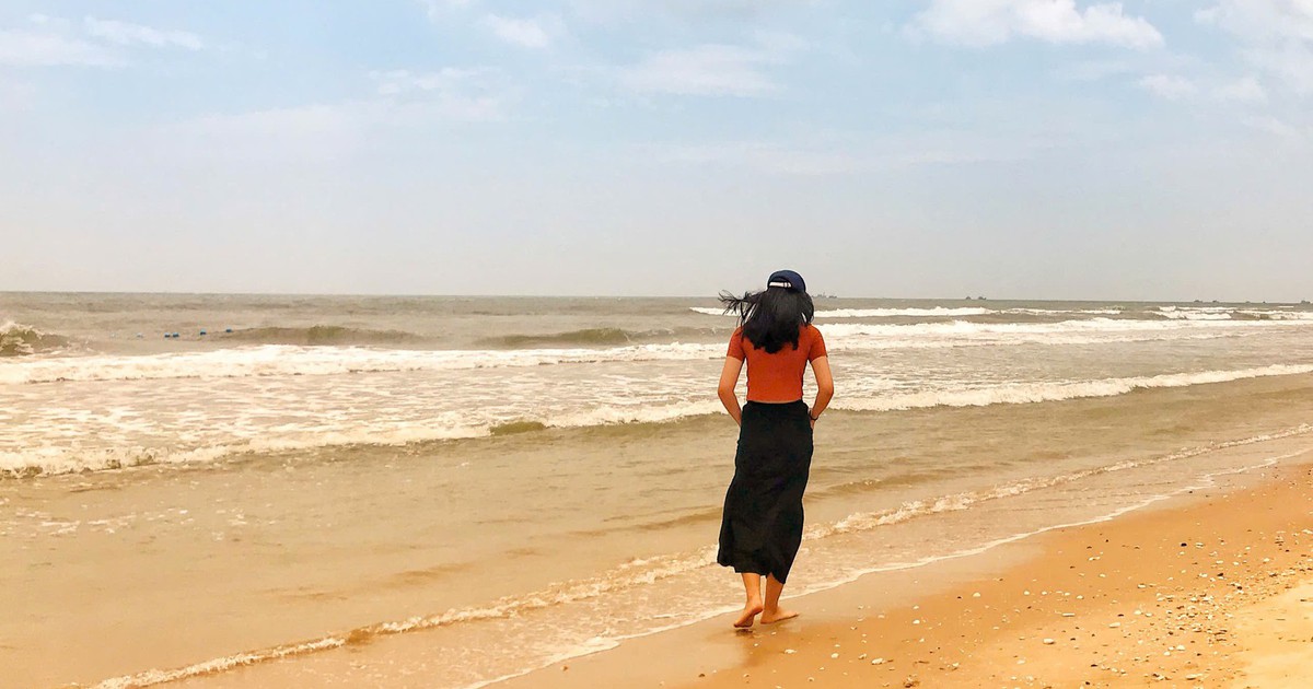 'Bên em là biển rộng' - sức mạnh của sự tối giản