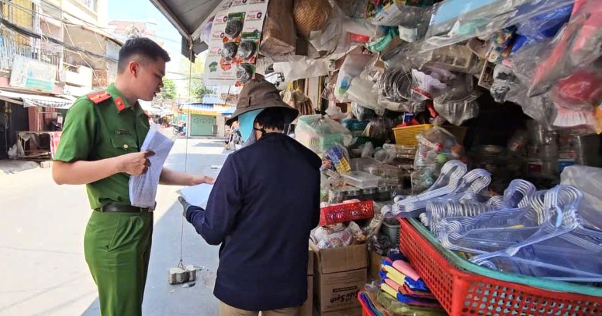 Phường Thạnh Mỹ Tây: Lắng nghe để xử lý dứt điểm lấn chiếm vỉa hè, lòng đường