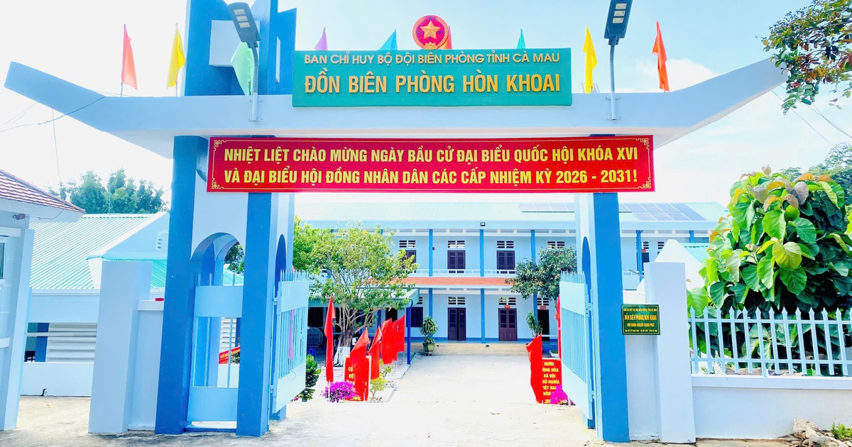 Sáng nay, cử tri Hòn Chuối, Hòn Khoai vượt sóng bỏ phiếu sớm