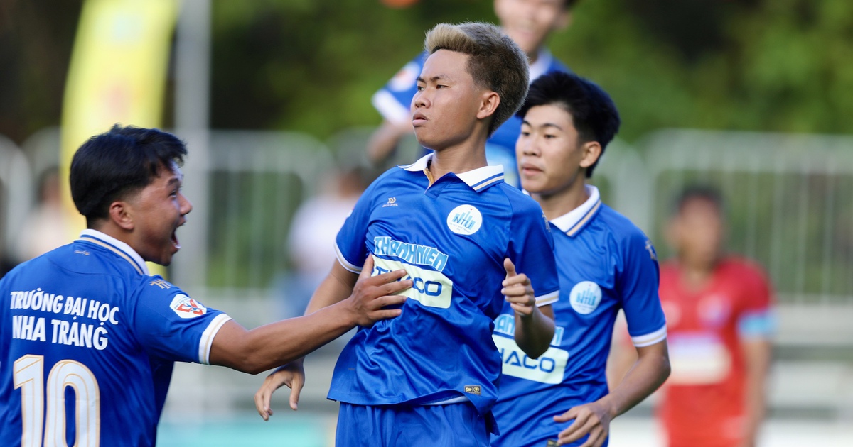 Chủ nhà ngược dòng ngoạn mục vào tứ kết?