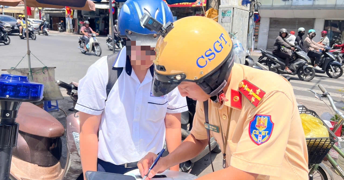 Nhiều phụ huynh bị CSGT xử phạt vì giao xe cho con chưa đủ tuổi