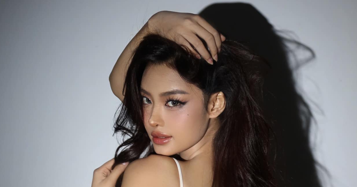 Sắc vóc nóng bỏng của cô gái 'gây sốt' trong MV mới của HIEUTHUHAI