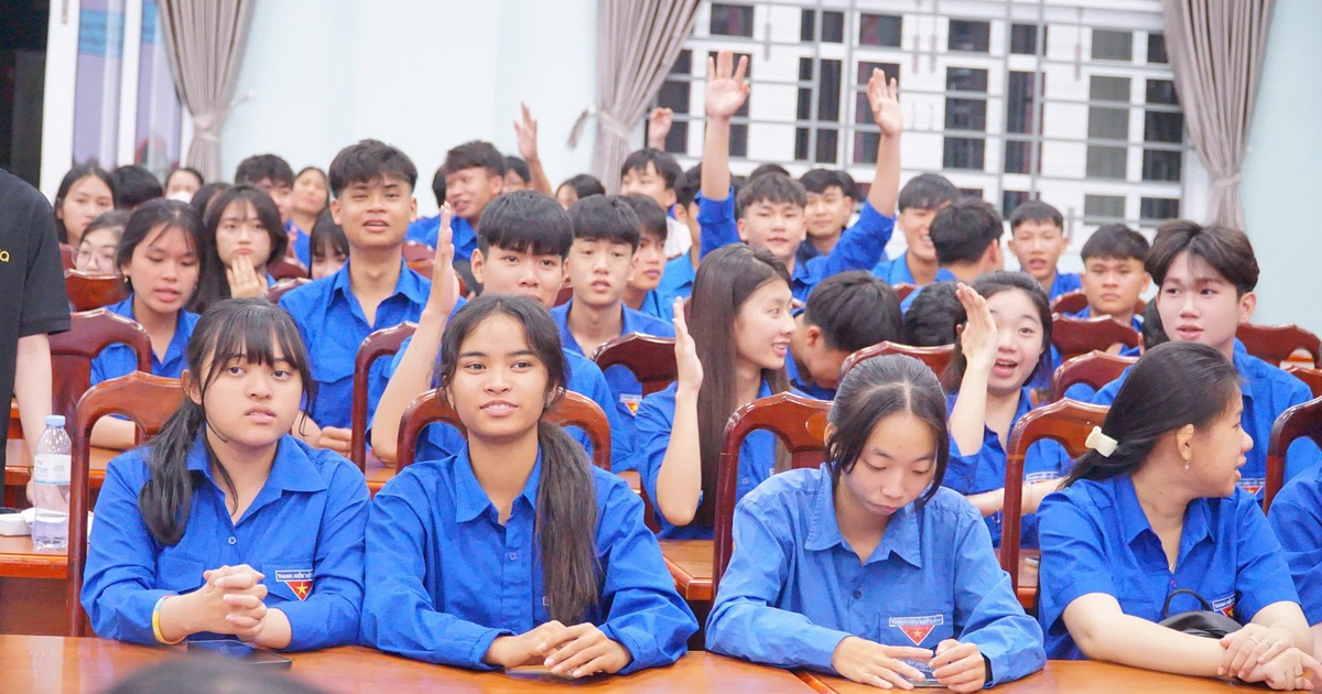 Sôi động chương trình 'Cử tri trẻ với ngày hội non sông'