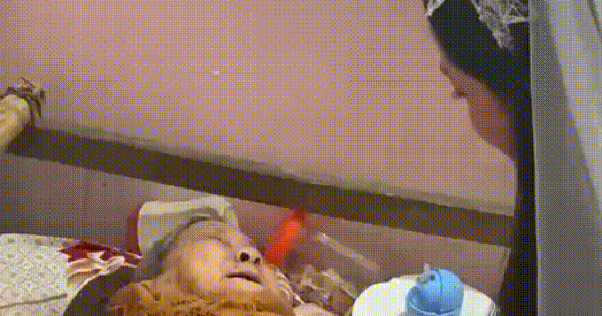 Phía sau khoảnh khắc bà nội 90 tuổi khóc nức nở tiễn cháu gái đi lấy chồng