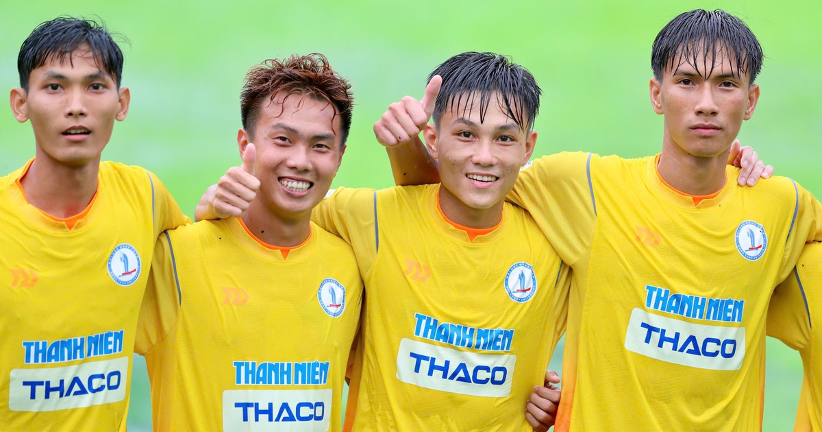 Trường ĐH Đồng Tháp được thưởng nóng: 'Lửa' miền Tây cháy trong cơn mưa nặng hạt