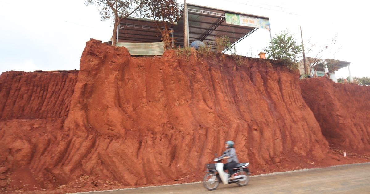 Vụ nhà dân chênh vênh bên mép vực sâu: Cần xin lỗi người dân