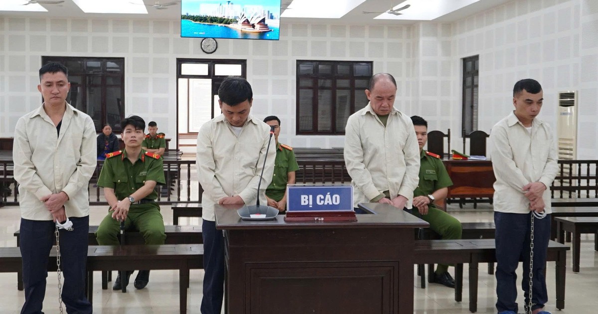 Mâu thuẫn tiền "bo" nhân viên rót bia, 4 người lãnh án tù