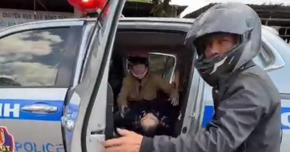 CSGT Đồng Nai dùng xe đặc chủng đưa người phụ nữ bị tai nạn đi cấp cứu