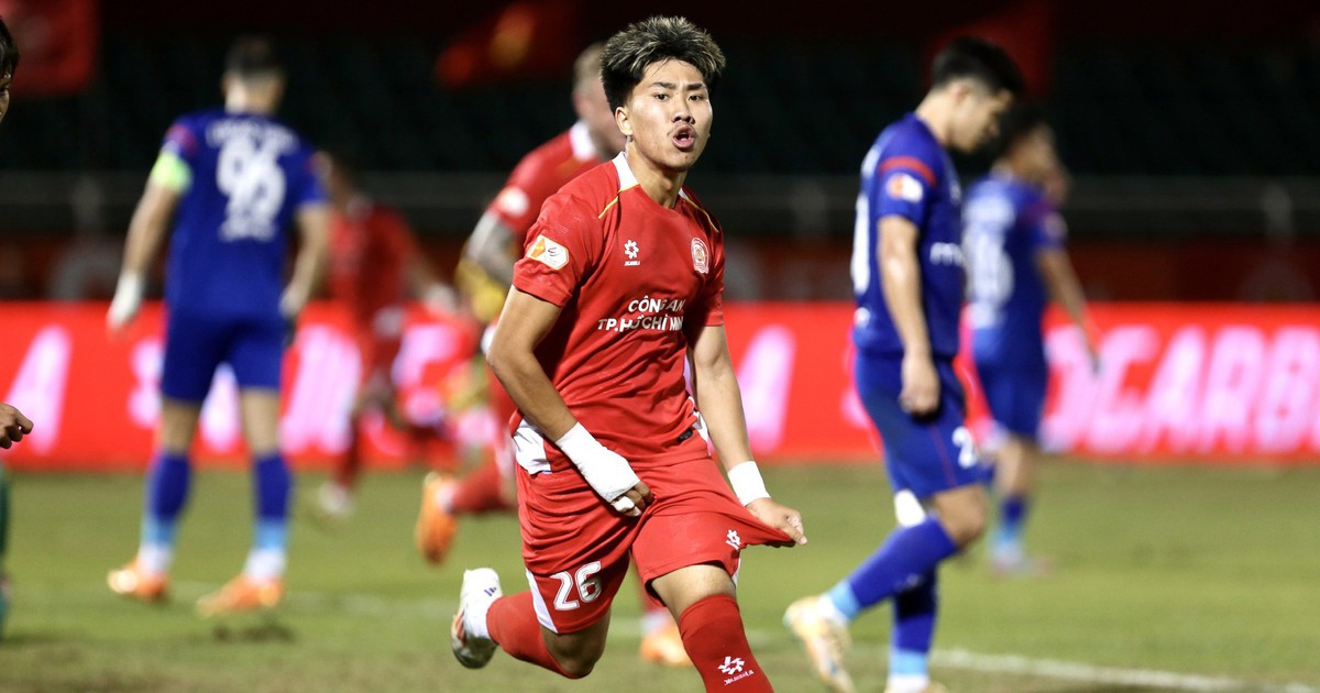 Cầu thủ Việt kiều nhỏ con gây sốt cho CĐV CLB CA TP.HCM và V-League