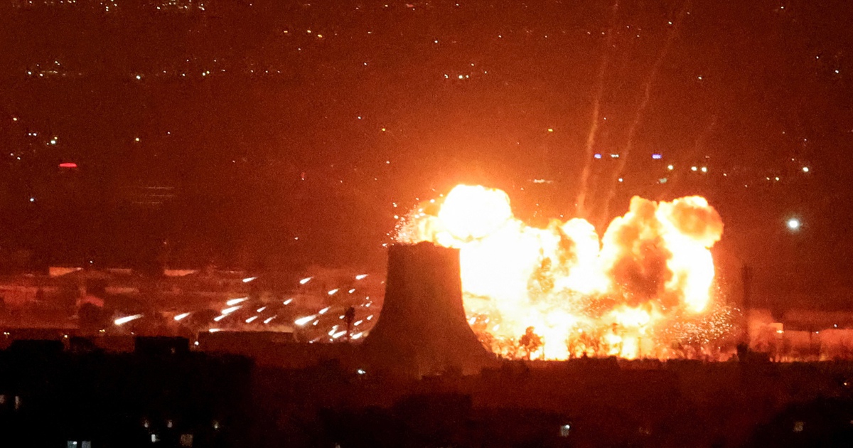 Israel phá hủy máy bay của cố Lãnh tụ Khamenei, Iran đe dọa tàu sân bay Mỹ