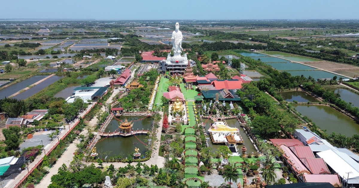 Ngôi chùa miền Tây có tượng Quan Âm cao 71 m, đẹp như chốn tiên cảnh