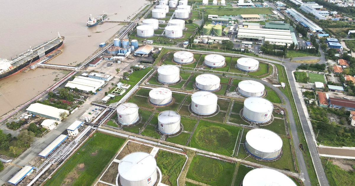 Bình ổn giá xăng dầu: Cần giải pháp đồng bộ