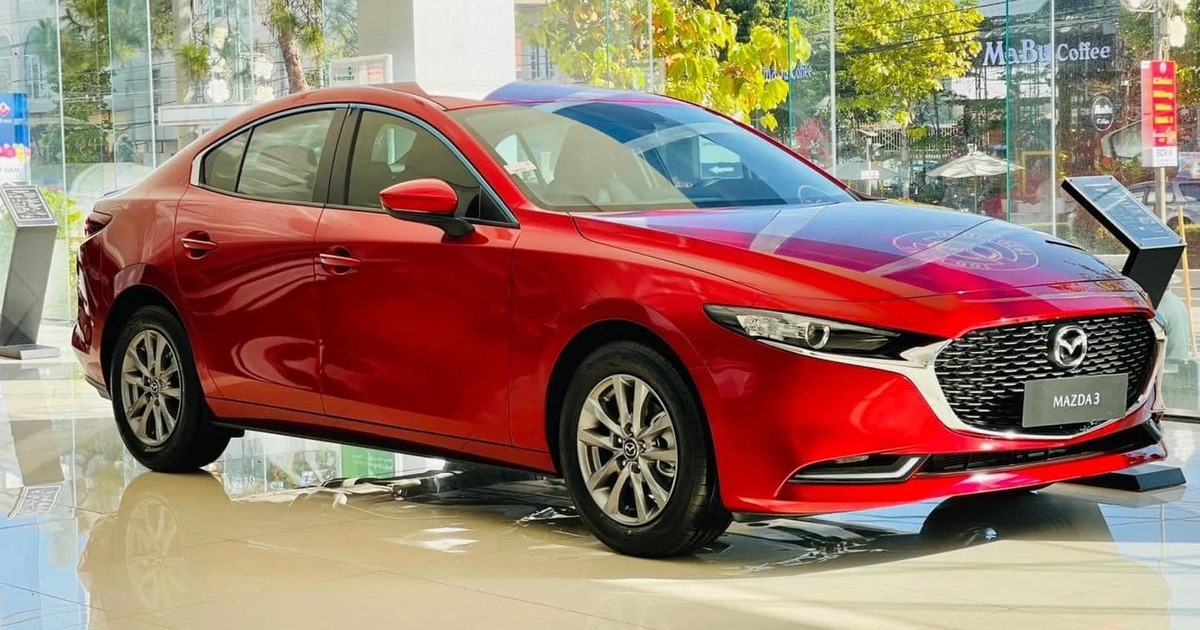 Doanh số sedan hạng C dưới 900 triệu 'chạm đáy', Mazda3 giảm một nửa vẫn dẫn đầu