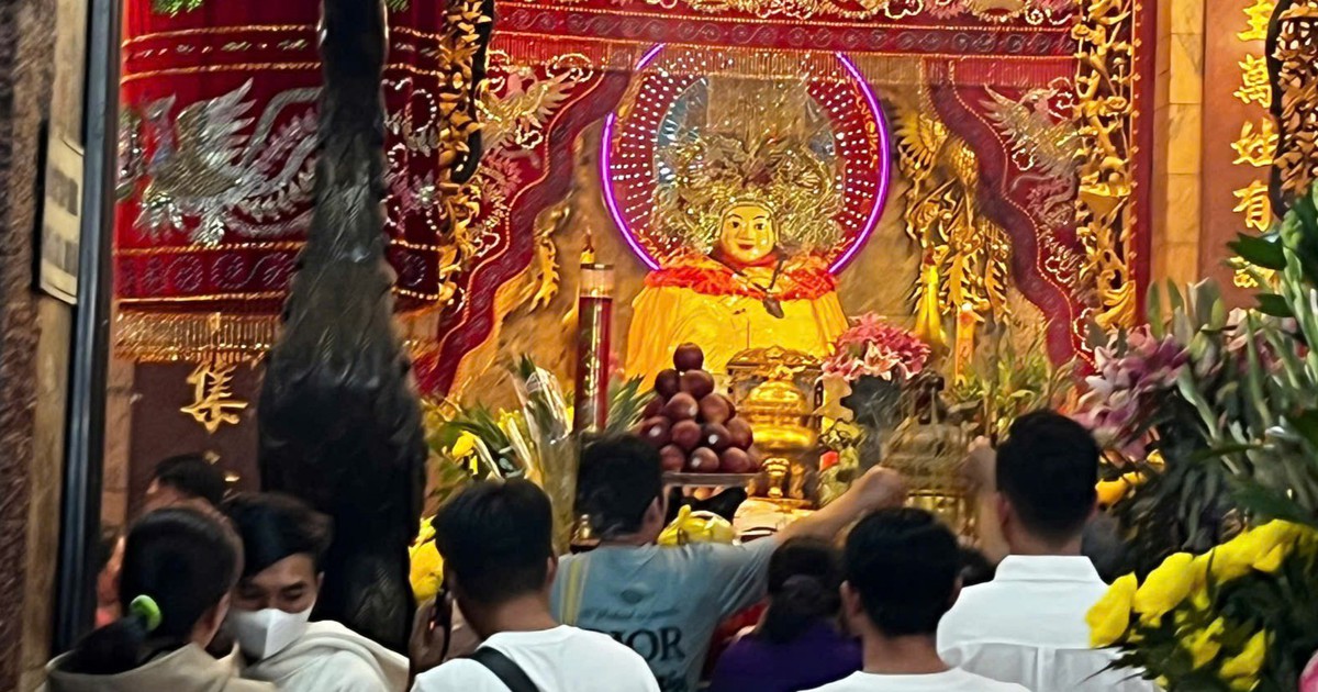 Gần 1,8 triệu lượt du khách đến vía Bà Chúa Xứ núi Sam