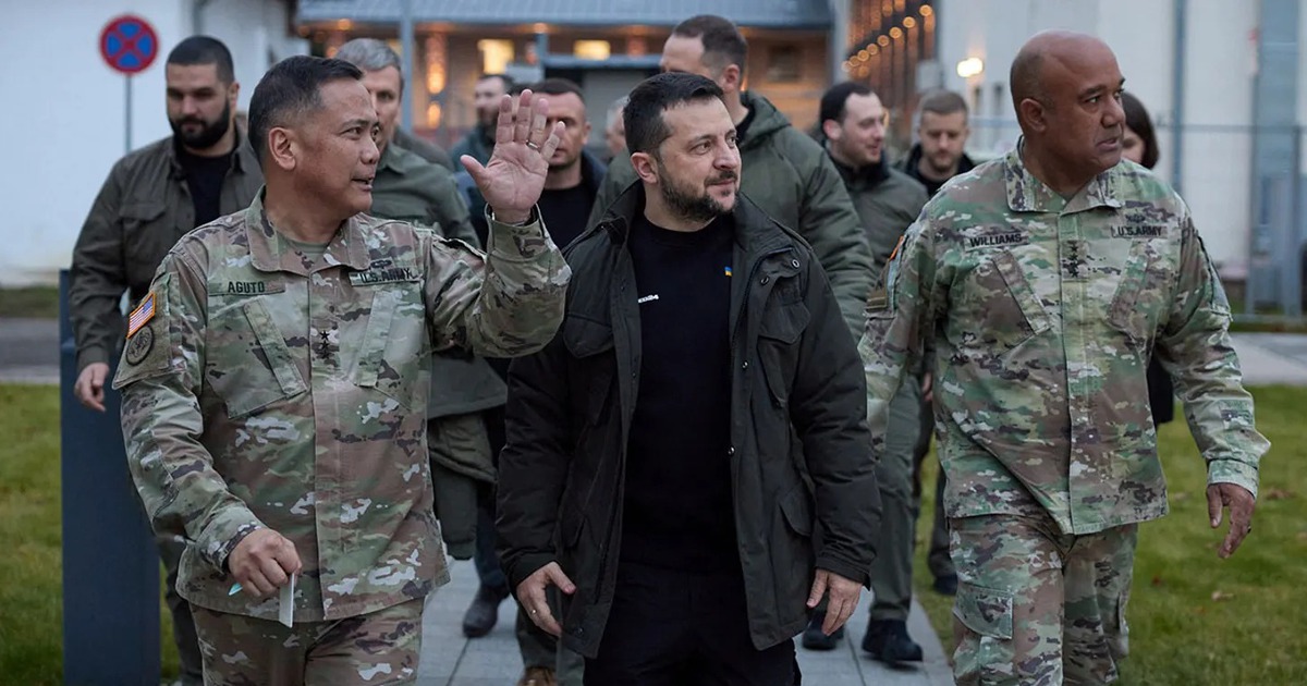 Say quắc cần câu, tướng Mỹ để quên tài liệu mật trên xe lửa