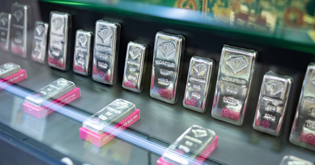 Giá vàng giảm nhẹ, giá bạc bật tăng