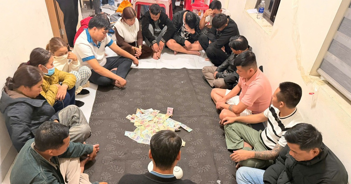 Quảng Trị: Phá sòng xóc đĩa tại nhà riêng, tạm giữ 17 con bạc