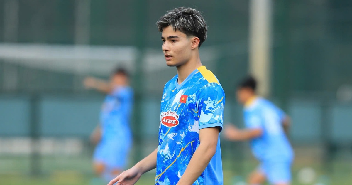 ‘Tòa tháp’ 1,96 m và Việt kiều Moric nổi bần bật giữa dàn sao U.23 Việt Nam, trợ lý thầy Kim lên tiếng