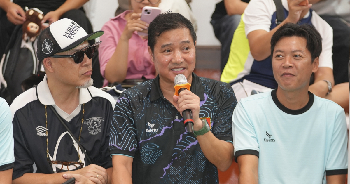 Cựu danh thủ Nguyễn Hồng Sơn xuất hiện trong ngày Lý Hoàng Nam đón đồng đội mới