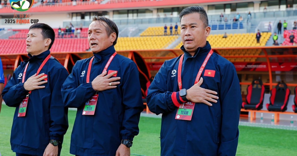 Hôm nay HLV Đinh Hồng Vinh dẫn dắt U.23 Việt Nam đấu giải Trung Quốc, thầy Kim làm gì?