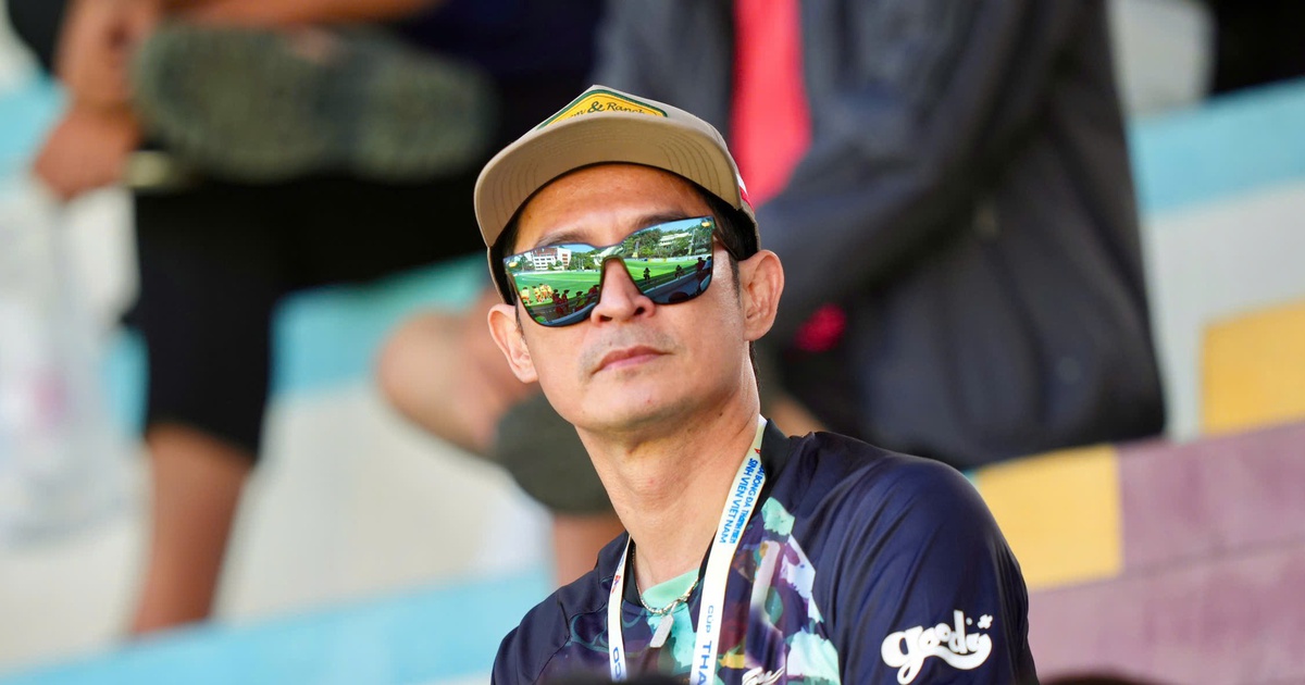 Xem giải sinh viên, Diễn viên Huy Khánh bồi hồi nhớ thời 'đi chân trần, đá bóng nhựa'