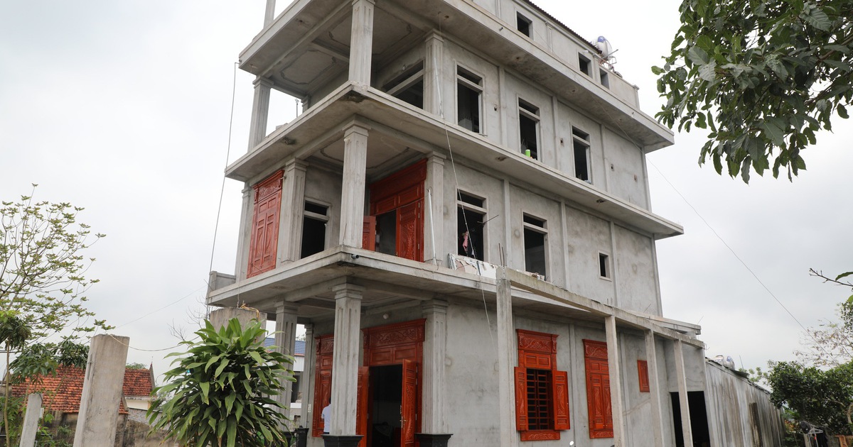 Chuyện về người đàn ông mù bán tăm xây nhà hơn 4 tỉ cho con