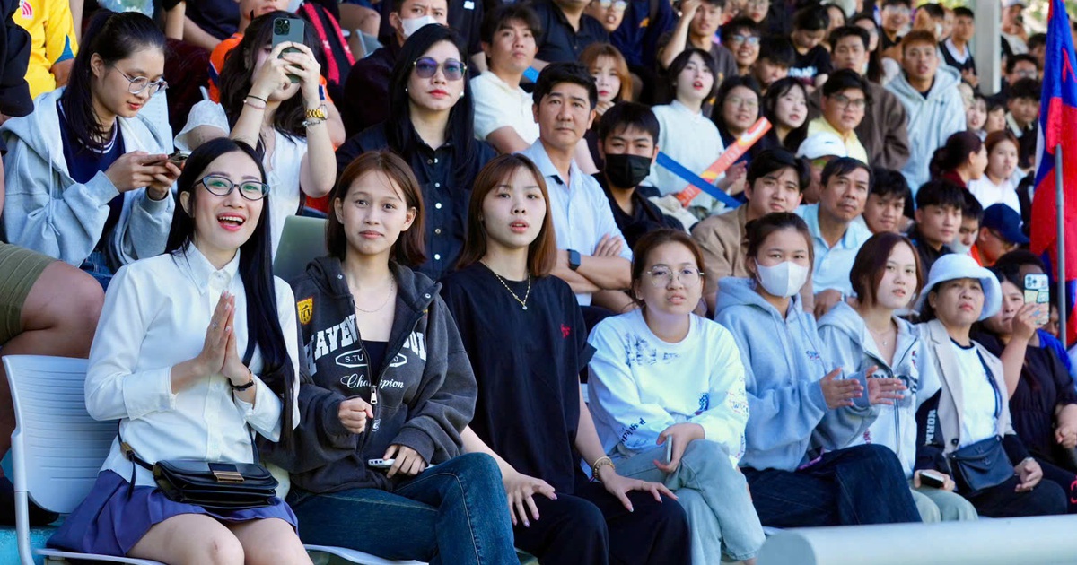 Tình yêu chân thành của 'cầu thủ thứ 12'