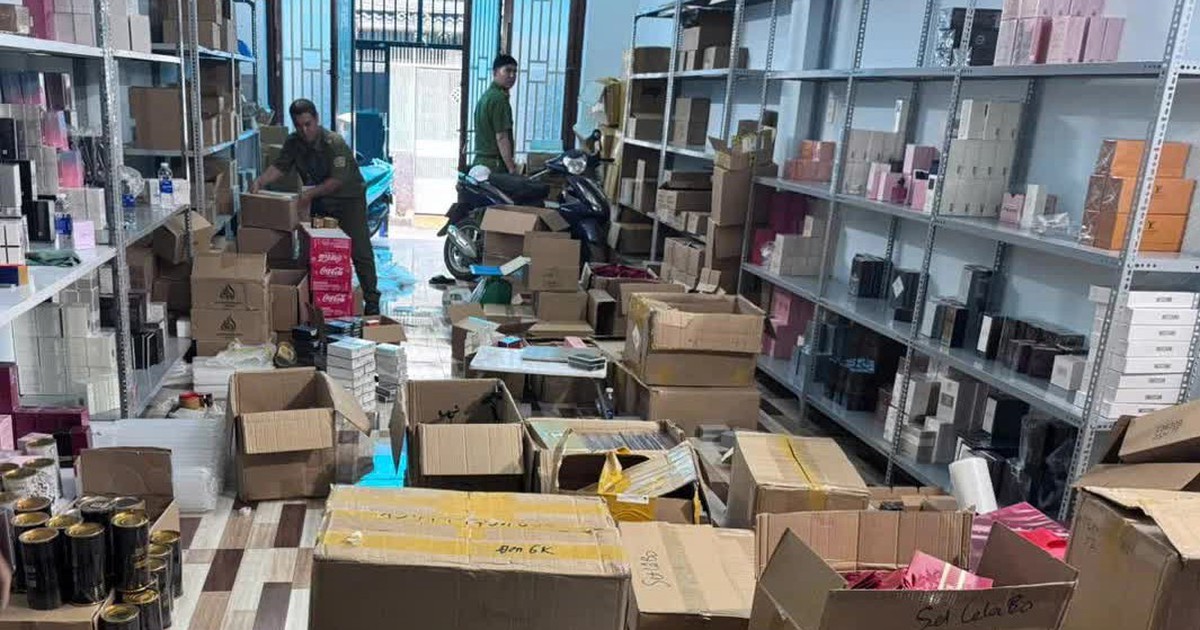 Công an TP.HCM truy tìm chủ cơ sở kho mỹ phẩm giả hơn 2,6 tỉ đồng