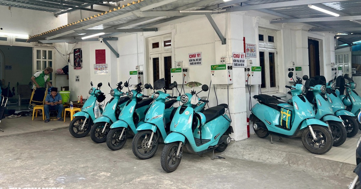 Xe máy điện sạc pin và đổi pin có ưu, nhược điểm gì?