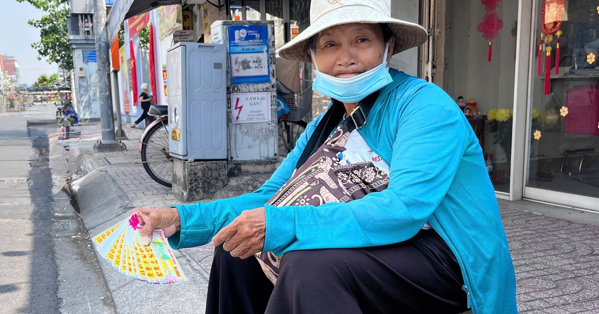 Người già trong vòng xoáy 'mua đứt bán đoạn vé số': Nghề đánh cược với trời