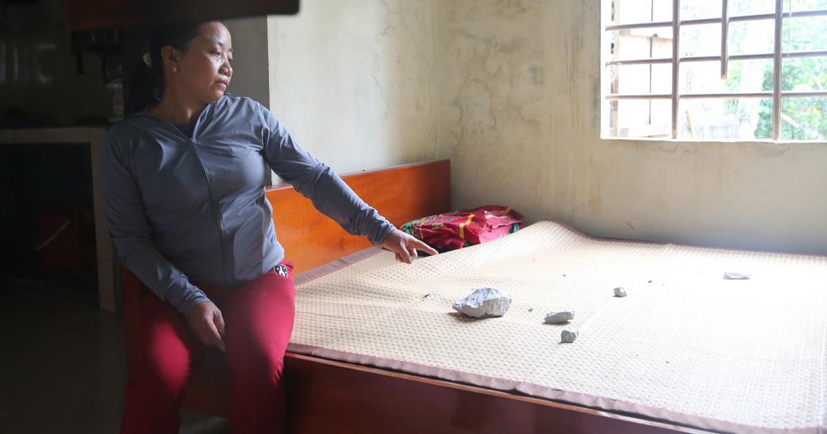 Nổ mìn khai thác đá làm vỡ mái nhà dân ở Quảng Trị