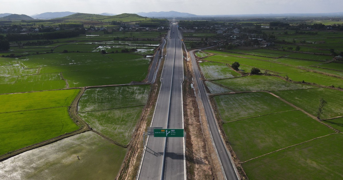 Phó thủ tướng Hồ Quốc Dũng kiểm tra cao tốc Khánh Hòa - Buôn Ma Thuột