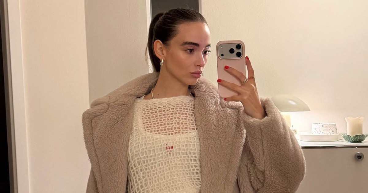 Mặc đồ xuyên thấu không hề phản cảm, quan trọng là bạn biết cách này