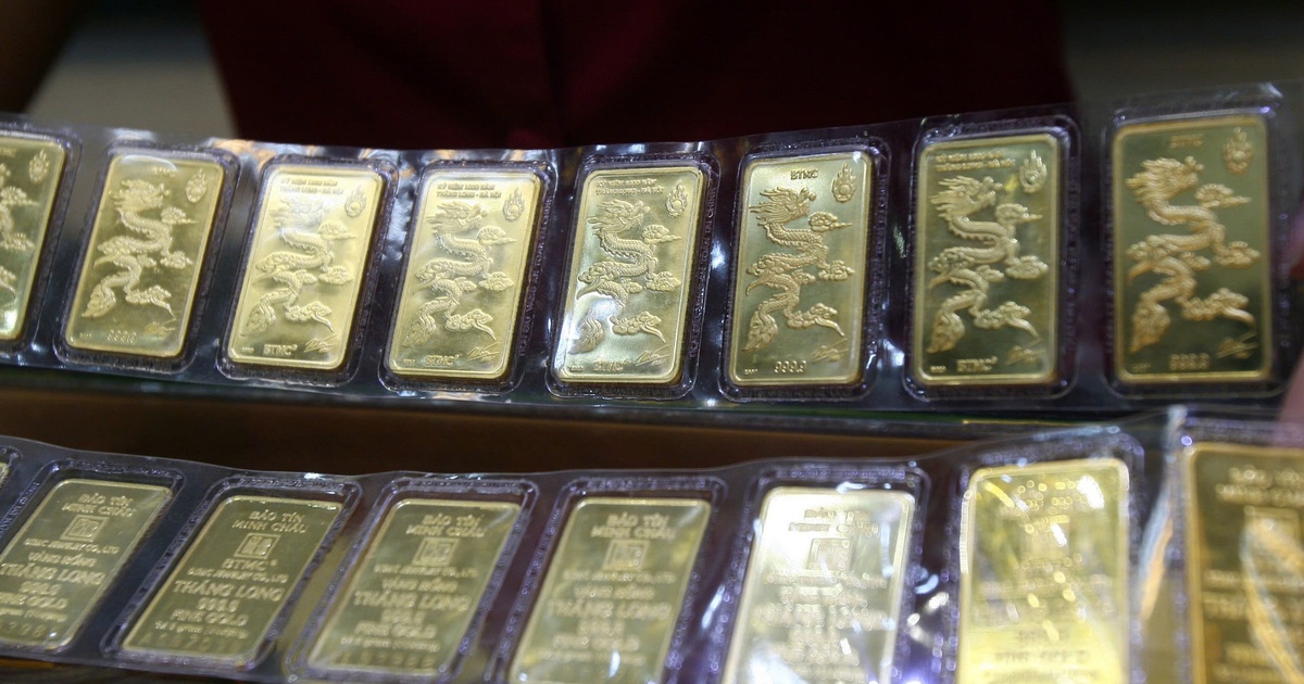 Giá vàng, giá bạc 'lao dốc không phanh'