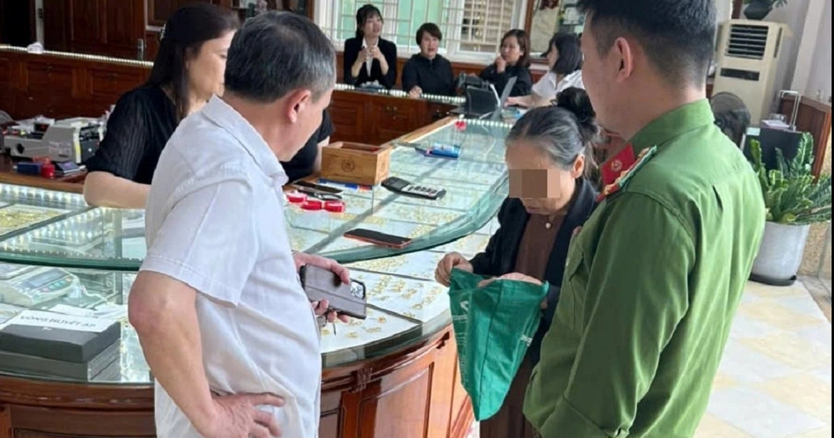 Cụ bà mang 19 chỉ vàng đi bán để chuyển tiền cho kẻ lừa đảo
