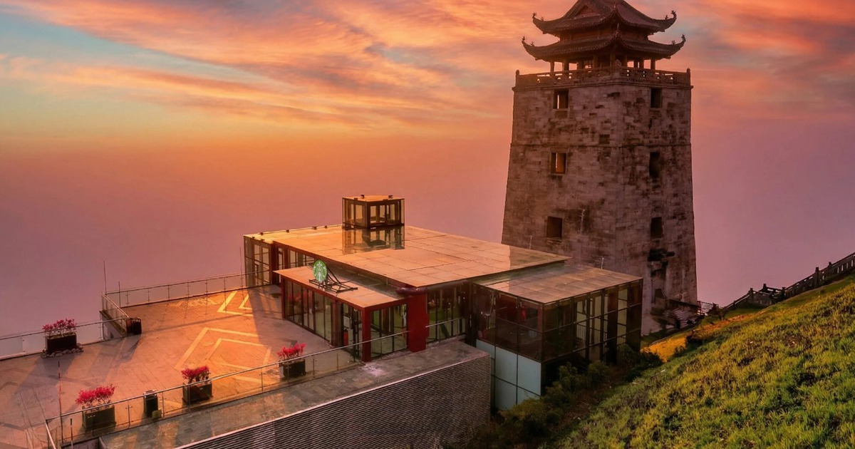 Bên trong quán cà phê Starbucks cao nhất châu Á tại Việt Nam