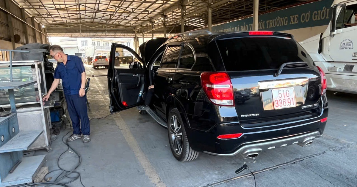Ngày đầu áp dụng quy định đăng kiểm mới: Tắc nghẽn, chờ đợi do… lỗi phần mềm