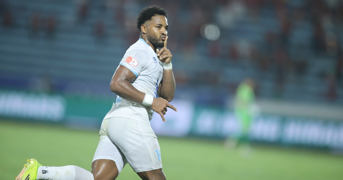 ‘Bỗng dưng’ ghi bàn trở lại, Xuân Son dí dỏm ‘nhờ cắt tóc đổi vận’: Thầy Kim không mong gì hơn!